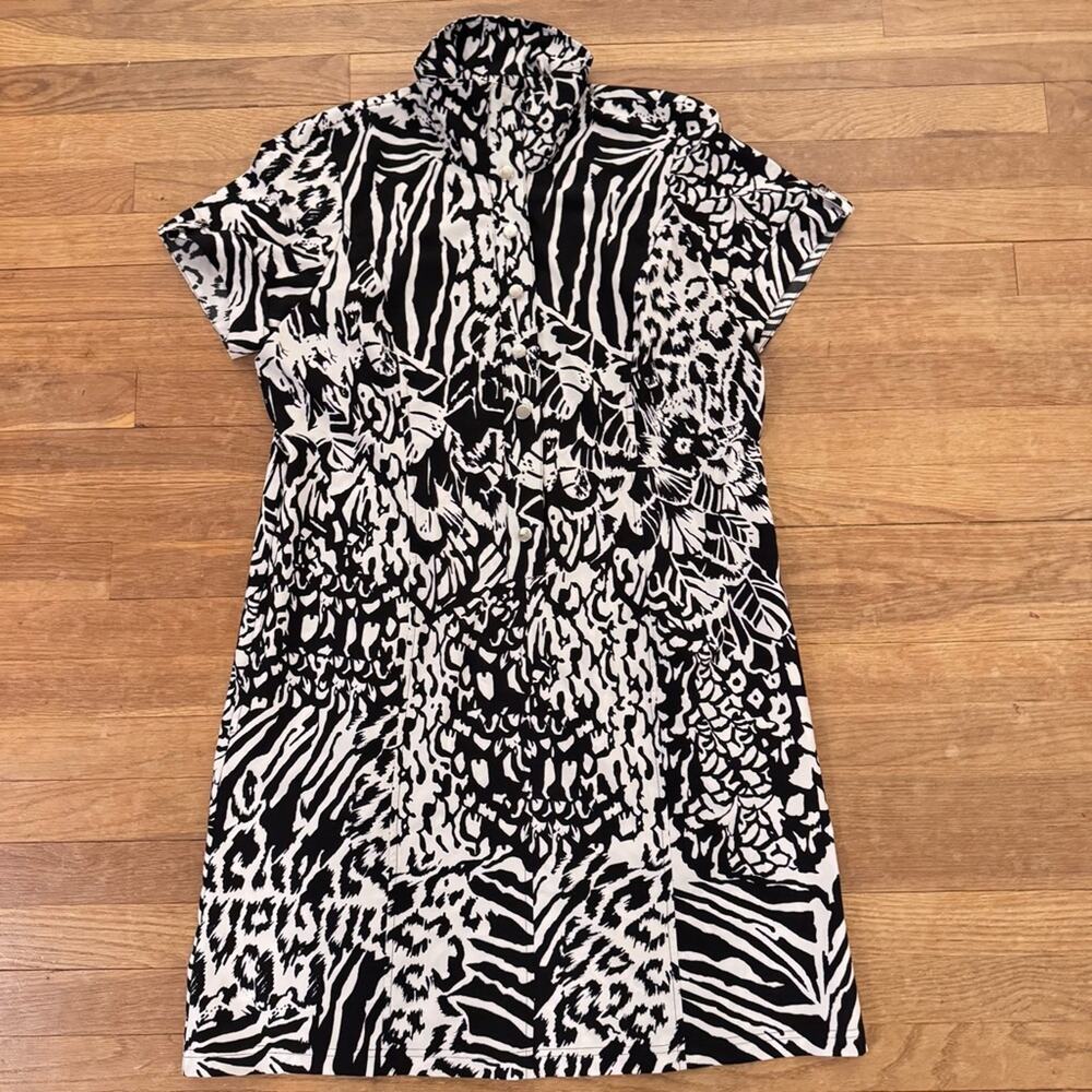 Chico's Synergy black white button front knee length jacket dress size 18
b35